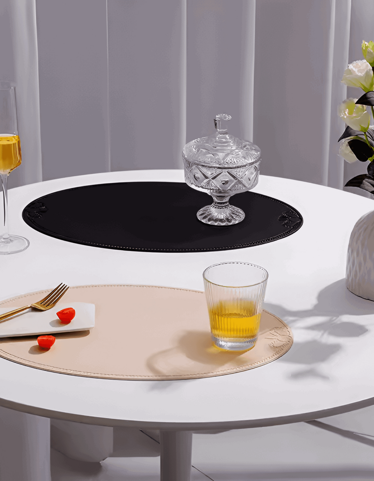 UnRoll Oval Retro Vegan Leather Place Mat - Pink