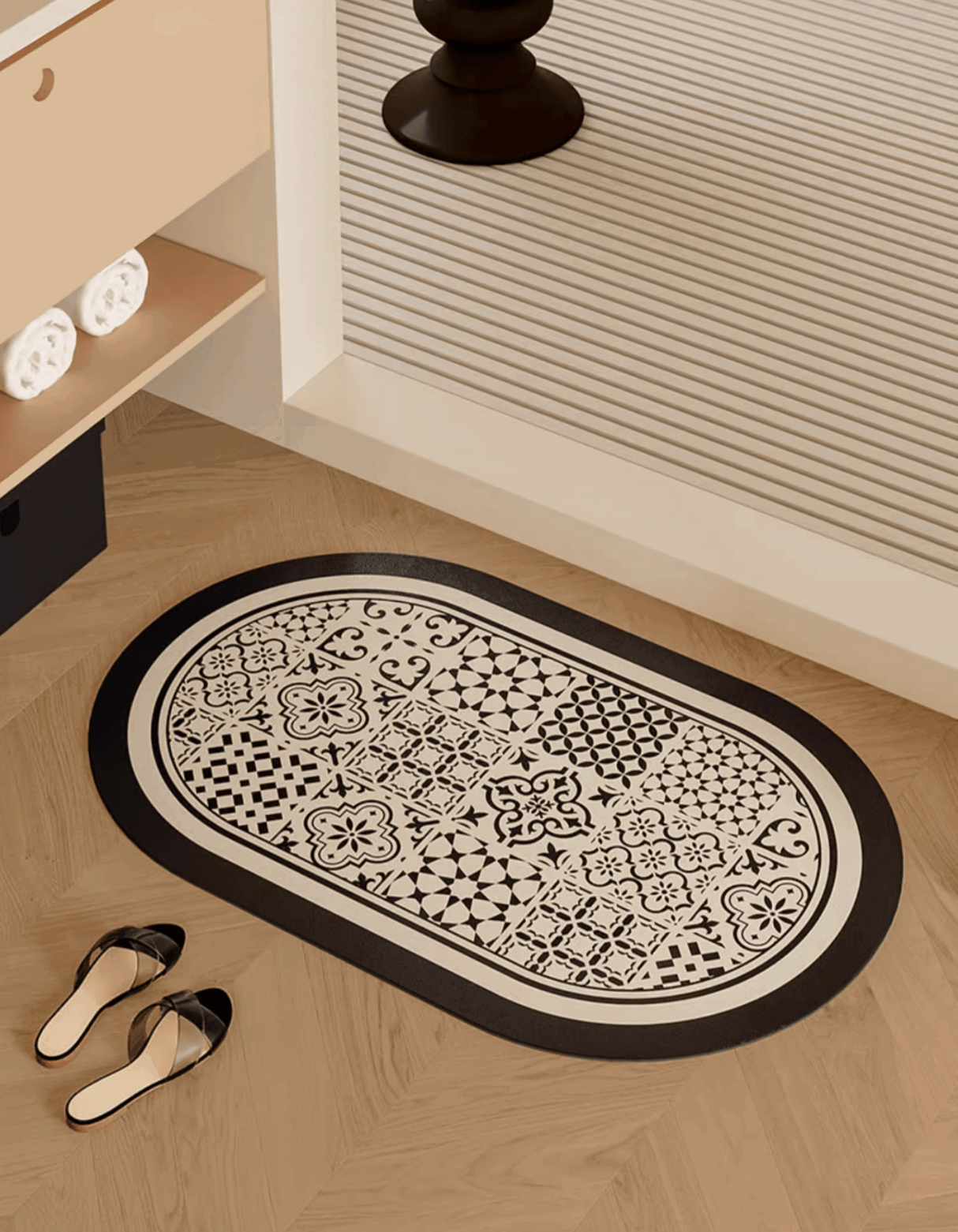 Introduce the stylish UnRoll Classic Patchwork Bath Mat. Transform your bathroom routine with an ultra-absorbent, fast-drying, anti-bacterial and elegant bathroom mat.