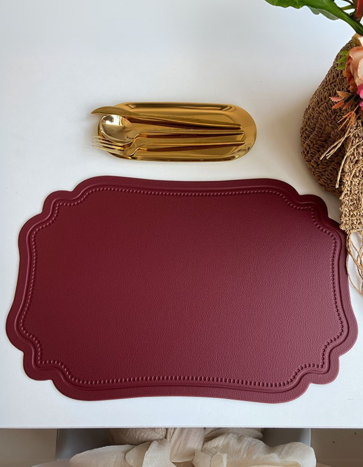 LaBelle Place Mat with curved edges, crafted from elegant faux leather, water- and heat-resistant, adding sophistication to any table setting