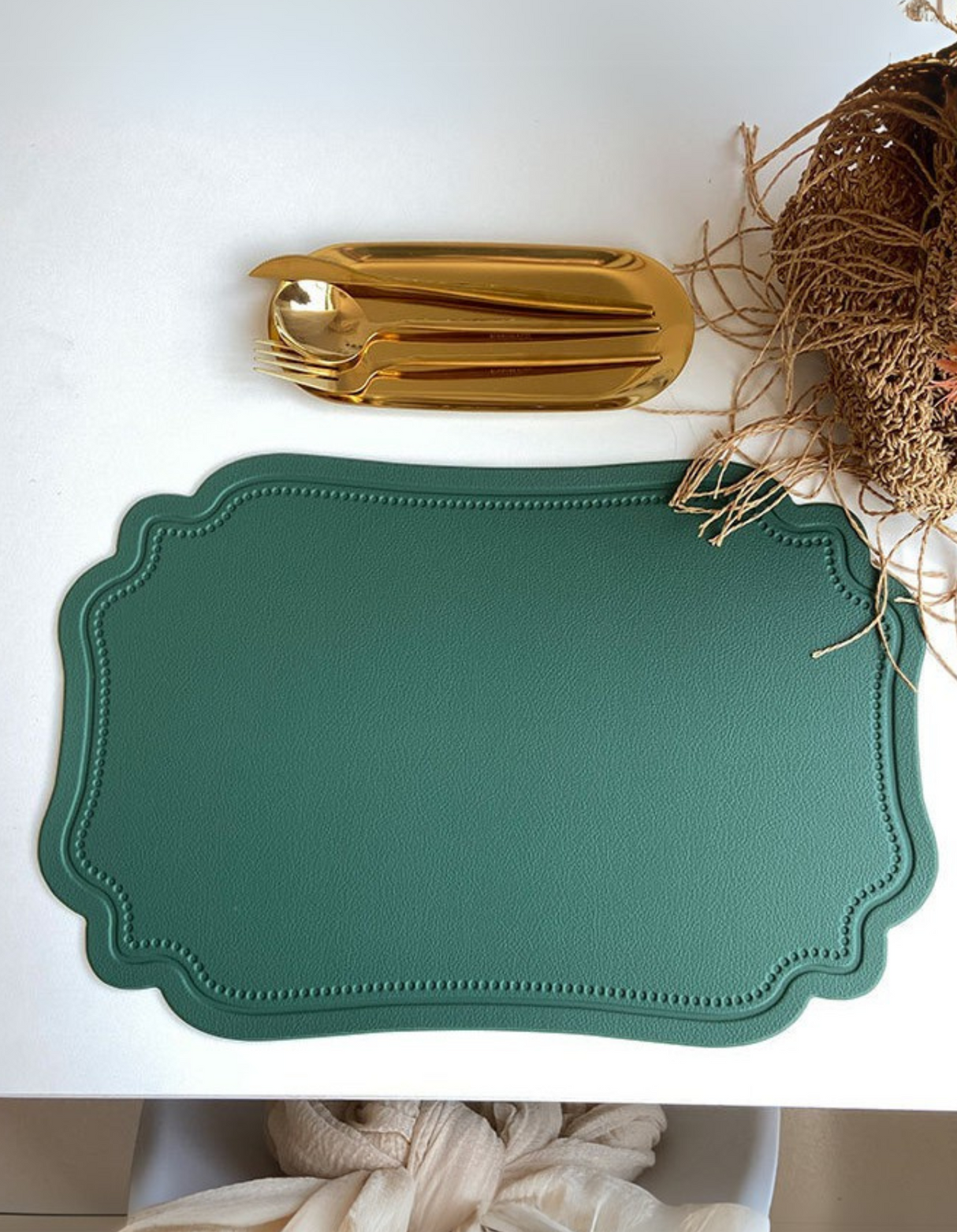 LaBelle Place Mat with curved edges, crafted from elegant faux leather, water- and heat-resistant, adding sophistication to any table setting